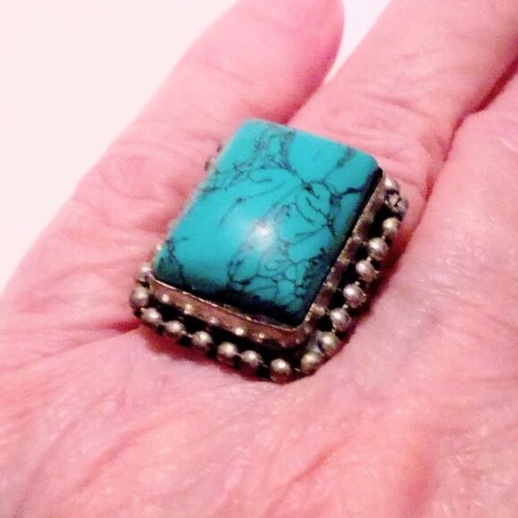 Southwestern Inspired Turquoise Colored Stone Fashion Ring Size 7 - Picture 7 of 7